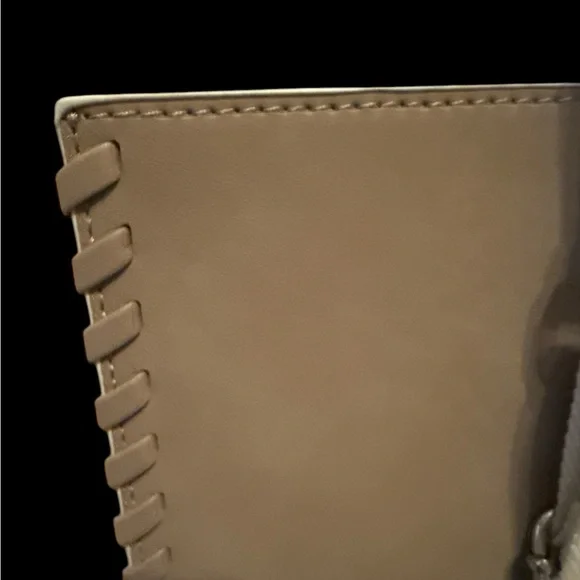 BCBG Designer Genuine leather Crossbody Handbag NWT - Picture 8 of 13